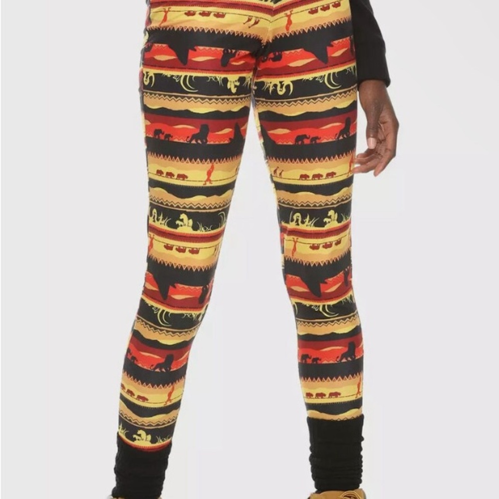 Hot Topic Disney lion King leggings! 🦁👑